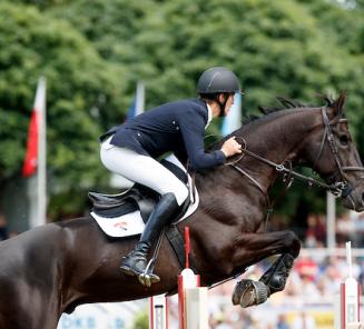 Global Equinta, uit de stam van Fantomas de Muze, scoort zilver in GP Opglabbeek