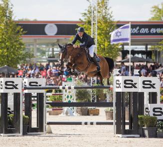 Christophe Vanderhasselt en Identity Vitseroel schitteren in de Grote Prijs van de Stephex Masters